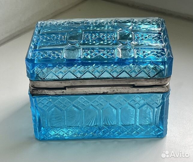 Старинная чайница-шкатулка из купоросного стекла