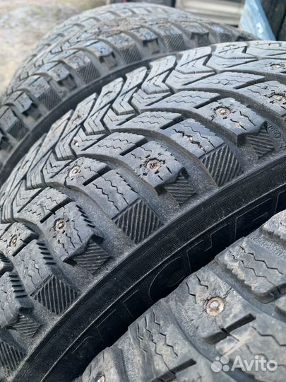 Michelin X-Ice North 3 215/60 R16