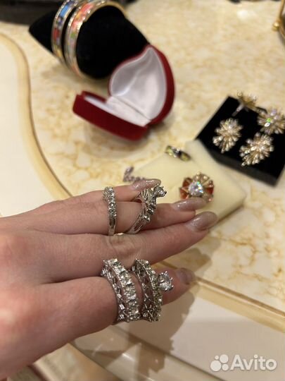 Бижутерия пакетом отдам цена за все