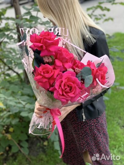 Ярко розовые розы Букет роз с доставкой Цветы