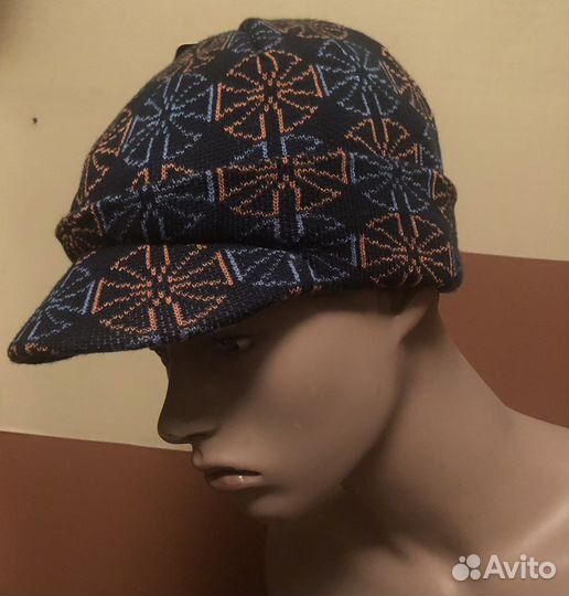 Шапка с козырьком