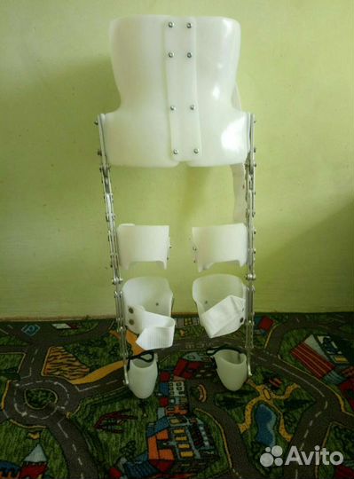 Ортез на туловище и ноги