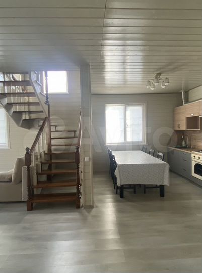Коттедж 180 м² на участке 10 сот.