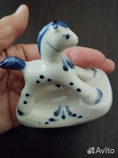 Фарфоровая фигурка Лошадка-качалка Гжель