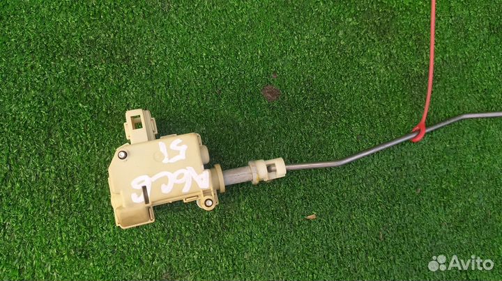 Замок лючка бензобака Audi A6 седан BDW 2004