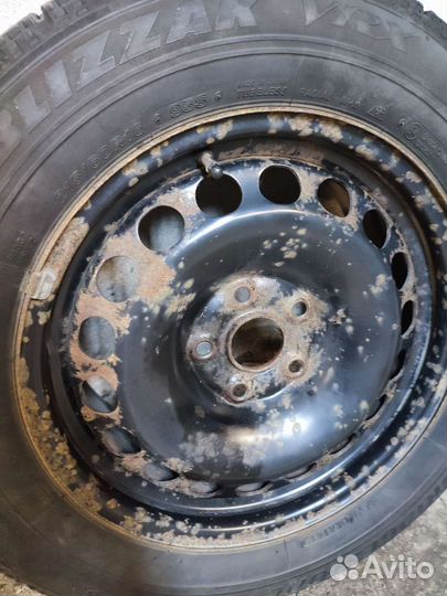 Bridgestone Blizzak VRX 215/60 R16 95S