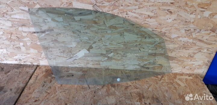 Стекло двери передней правой Ford Fusion I (2002–2