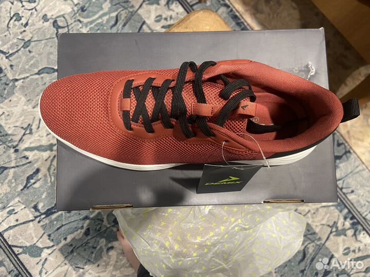 Продам кроссовки demix