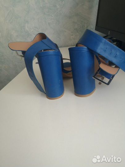 Босоножки Vanessa Wu