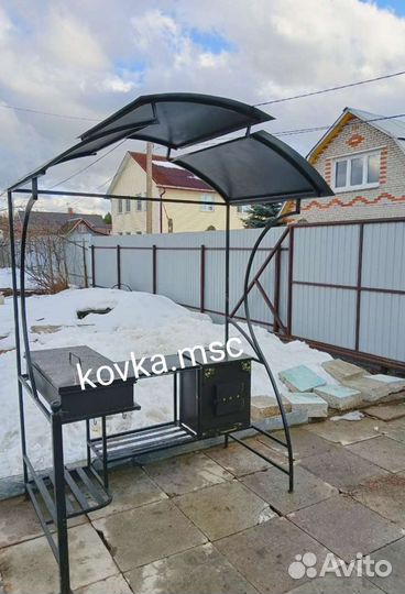 Мангал с крышей