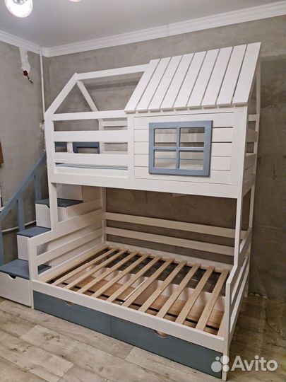 Двухъярусная кровать домик
