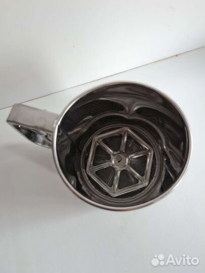 Кружка-сито для просеивания муки