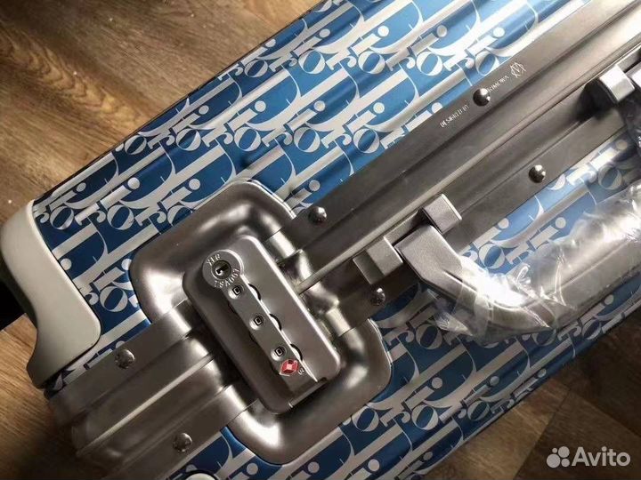 Чемодан Christian Dior rimowa