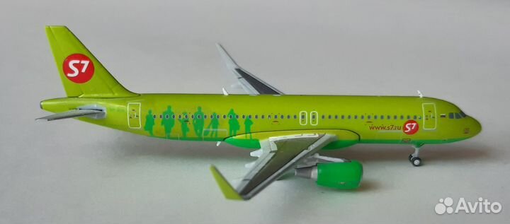 Модель самолета А 320-214WL VP-BOL 