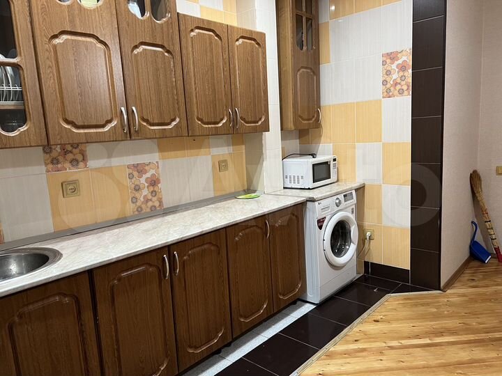 3-к. квартира, 95 м², 2/6 эт.