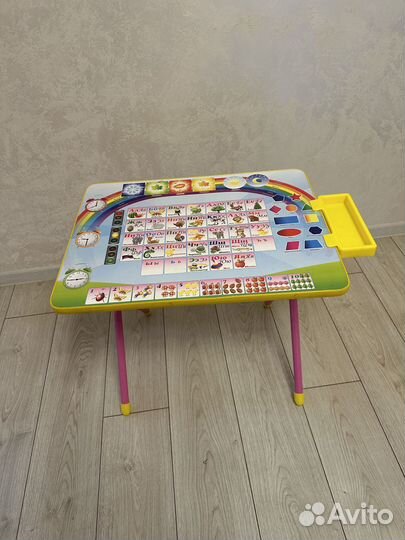 Детский стол для рисования