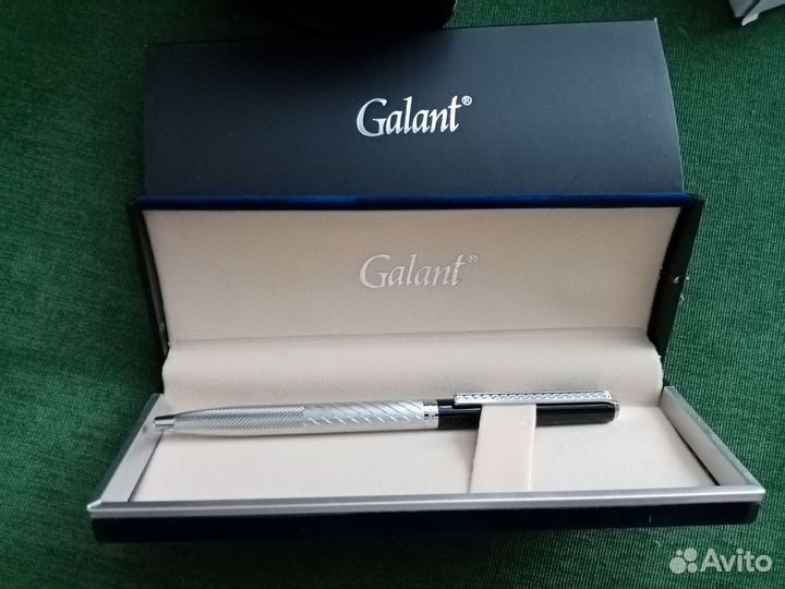 Ручка шариковая подарочная