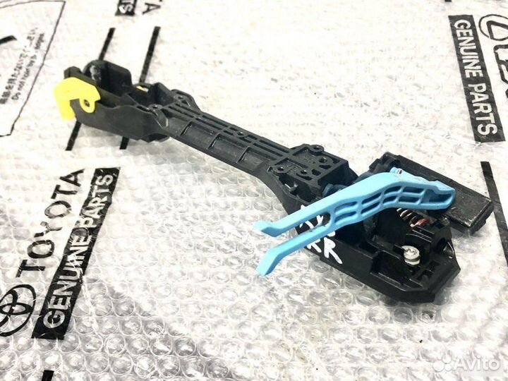 Кронштейн ручки двери задний правый Lexus Rx 3