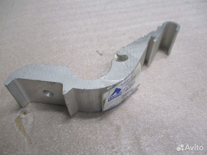 Кронштейн держатель крыла Вольво FM9,10,12,16