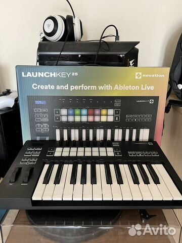 Midi контроллер Novation Launchkey 25 Mk3
