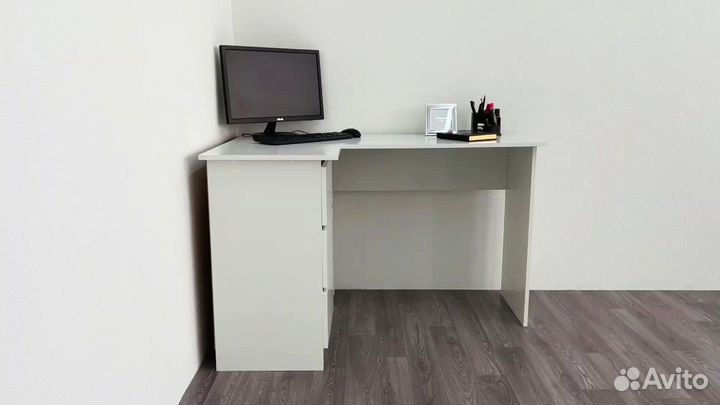 Угловой письменный стол