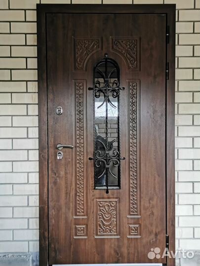 Дверь входная с ковкой