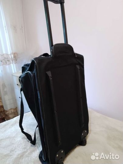 Спортивная сумка на колесах