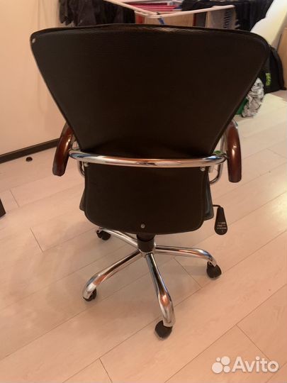 Компютерный стул кожа