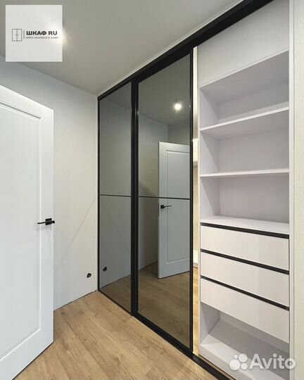 Шкаф встроенный распашной