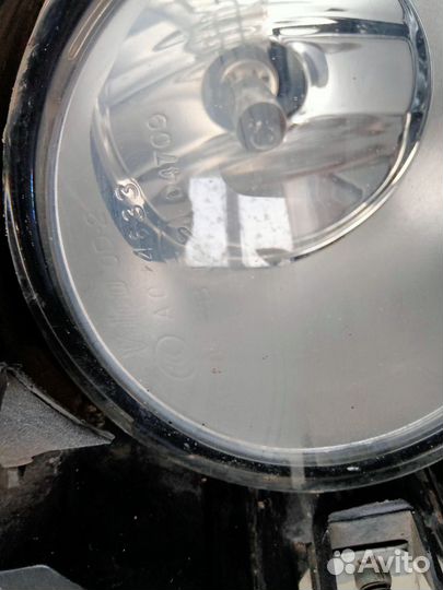 Противотуманки Toyota isis