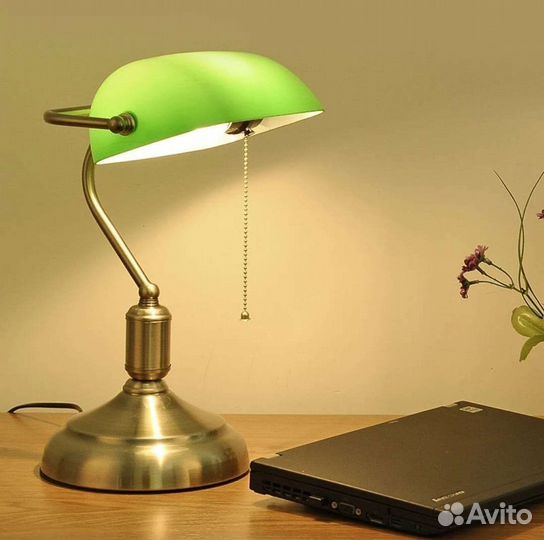 Настольная лампа Банкир с зелёным плафоном