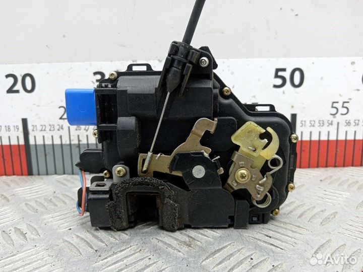 Замок двери передней правой Skoda Fabia