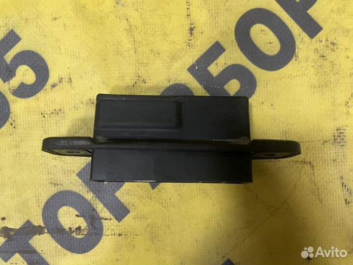 Кнопка открывания багажника Toyota Auris E150