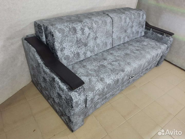 Диван на металлокаркасе