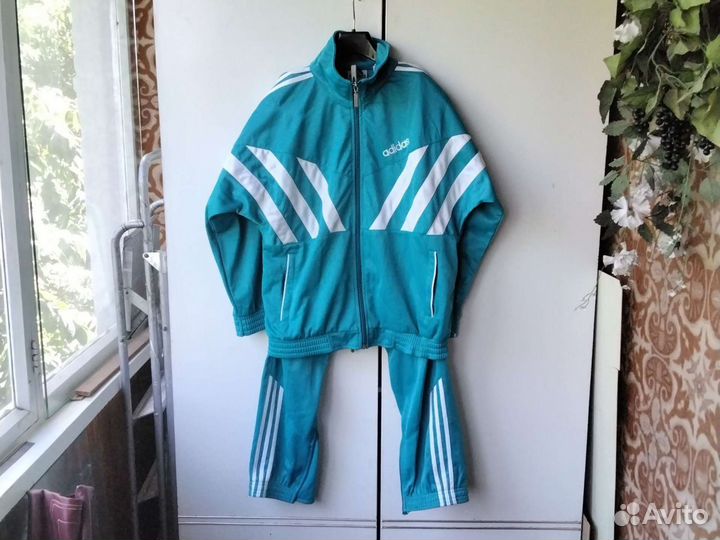 Костюм спортивный