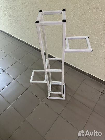 Подставка для цветов напольная металлическая