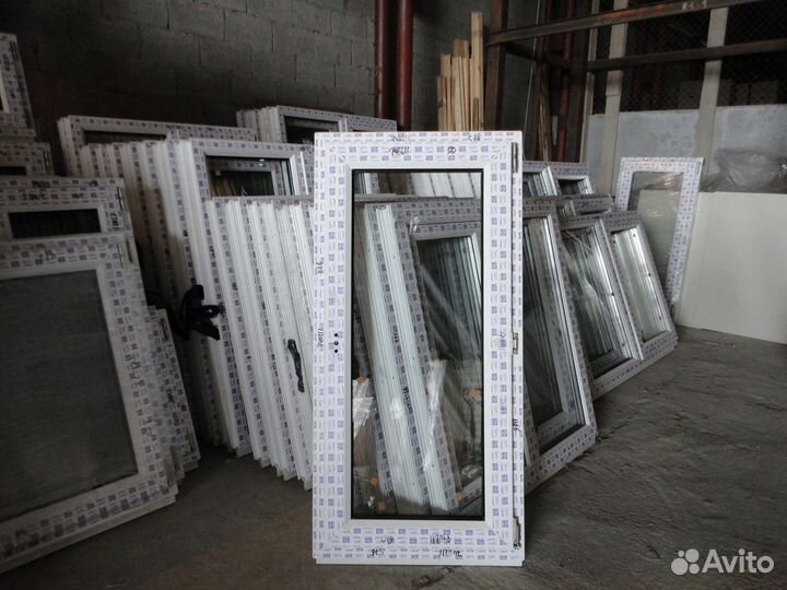 Пластиковое пвх окно и алюминиевый балкон