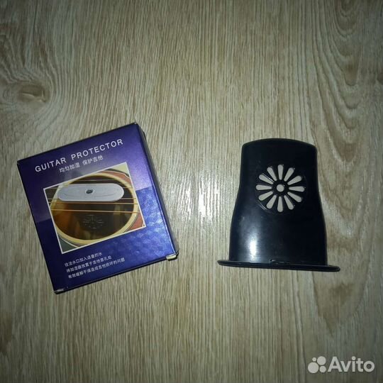 Увлажнитель воздуха для акустической гитары