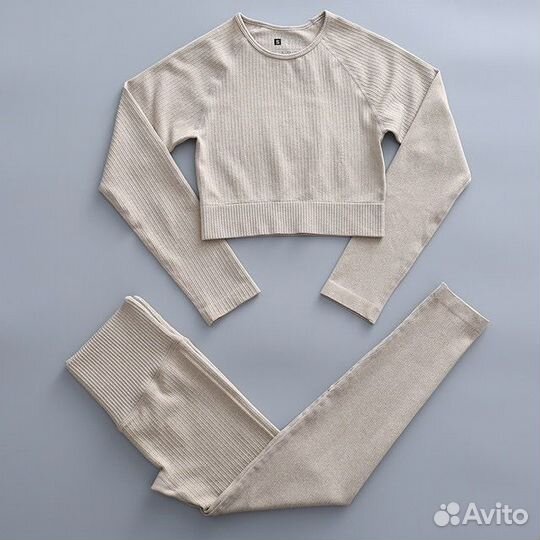 Костюмы для йоги и фитнеса