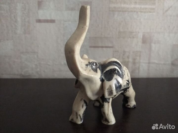 Статуэтка слон
