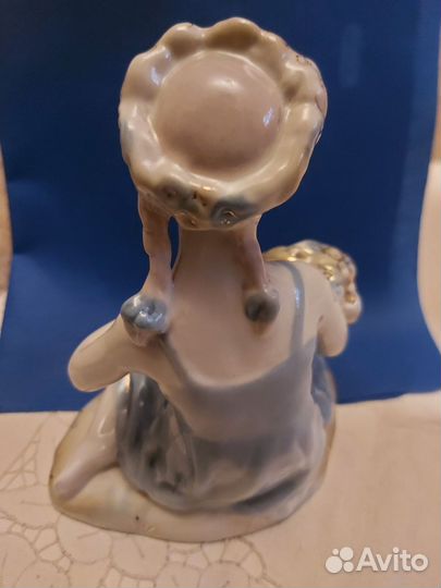 Статуэтка СССР Девушка с букетом Гжель