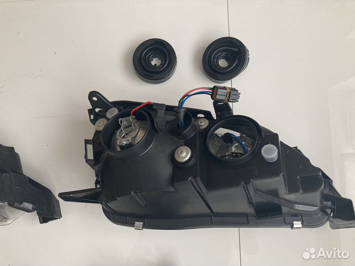 Фара (комплект) Toyota Avensis T220 (2000-2002)