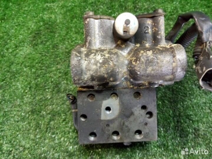 Блок abs Toyota Crown Majesta JZS155 1jzge