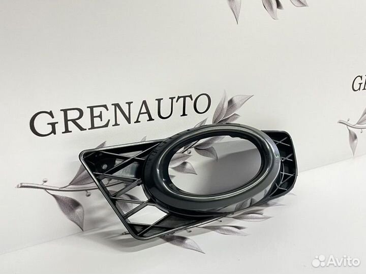 Накладка противотуманки левая Honda Civic 4D 09-11