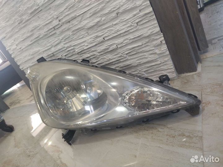 Фара honda fit shuttle