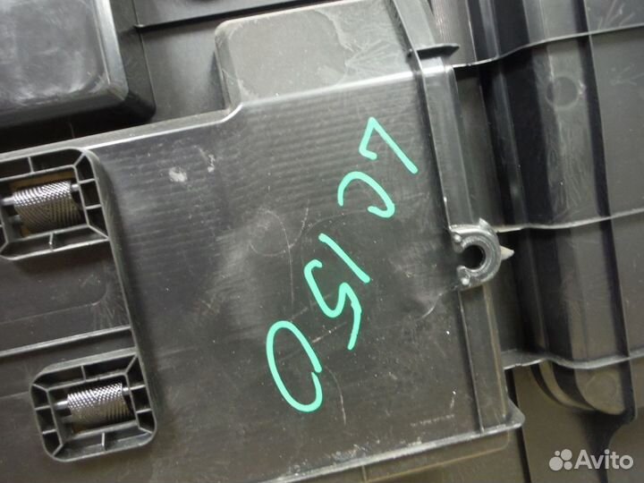 Обшивка крышки багажн Land Cruiser Prado 150 2011