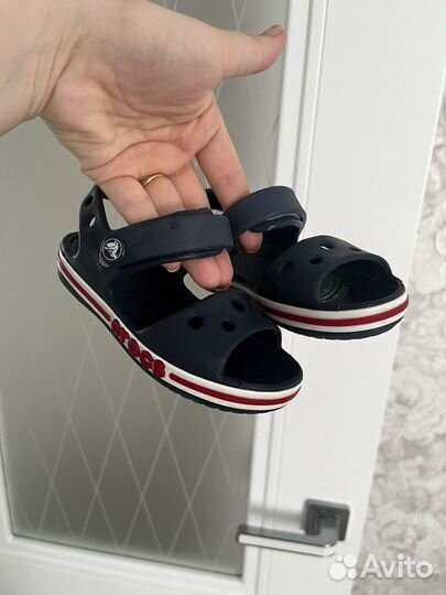 Сандалии crocs c8