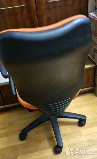 Компьютерное кресло бу в хорошем состоянии