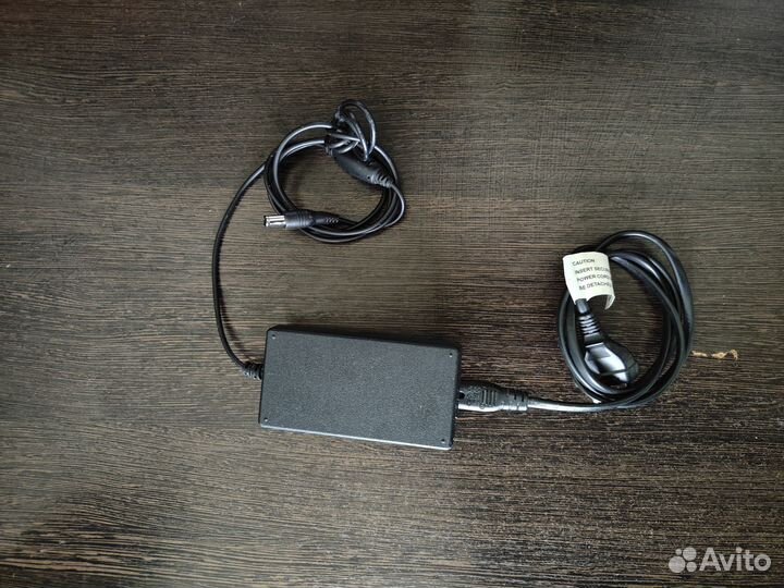 Монитор Samsung S23C570