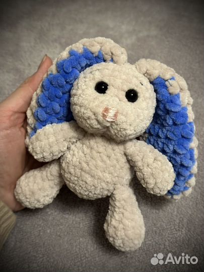 Вязаная игрушка зайка ручной работы
